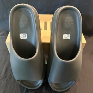 NIB Adidas Yeezy YZY Slide Dark Onyx ID5103 Size Men’s 14